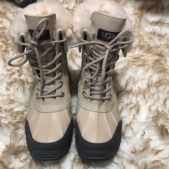 UGG Shoes - Women's Adirondack  Waterproof Boots size 9